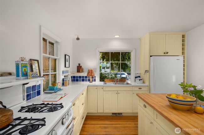 4512 35 Th Ave W, House other with 3 bedrooms, 2 bathrooms and null parking in Seattle WA | Image 5