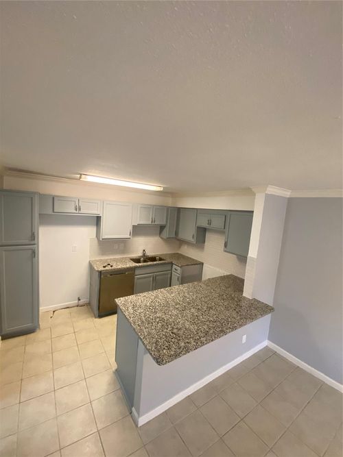 apt-121-3900 Woodchase Dr, Houston, TX, 77042-5828 | Card Image