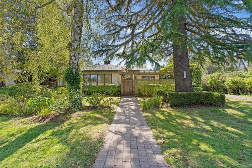 2425 Camelot Rd, Victoria, BC, V8N1J3 | Card Image