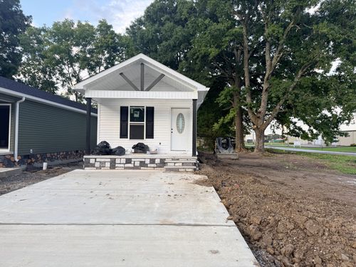 325 Gentry St, Tullahoma, TN, 37388-3883 | Card Image