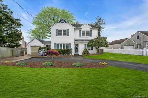 112 Foster Blvd, Babylon, NY, 11702-1517 | Card Image