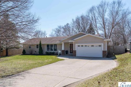610 Austin Drive, St. Peter, MN, 56082 | Card Image