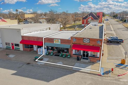 242 S Main St, Norwich, KS, 67118-8818 | Card Image