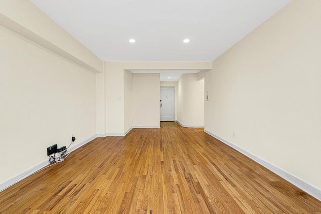 APT-5B - 72 112 Th St, Home with 2 bedrooms, 1 bathrooms and null parking in Forest Hills NY | Image 10