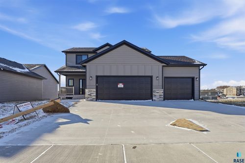 325 S Willow Spring Dr, Sioux Falls, SD, 57110-6792 | Card Image