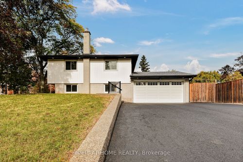 139 3rd Line, Oakville, ON, L6L3Z9 | Card Image