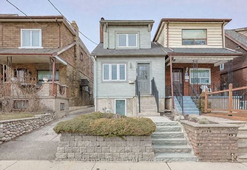 12 Leeds St, Toronto, ON, M6G1N7 | Card Image