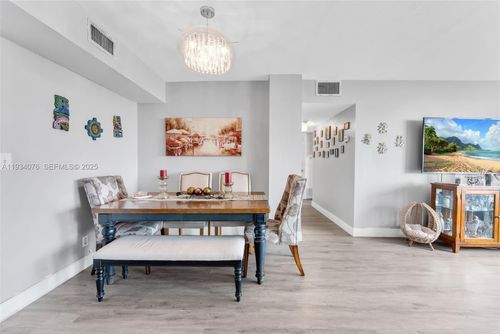 apt-808-2025 Ne 164th St, North Miami Beach, FL, 33162-4108 | Card Image