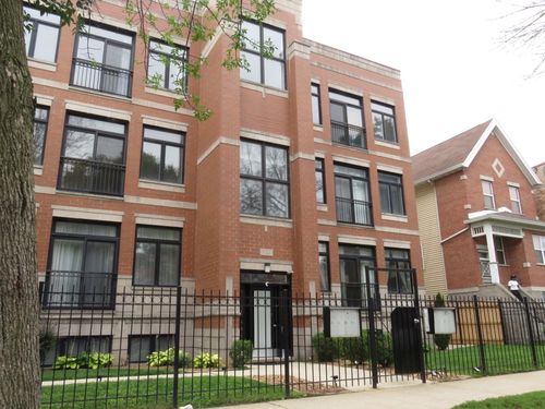 1w-633 E Bowen Ave, Chicago, IL, 60653-2673 | Card Image
