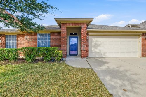 835 Evergreen Ln, Burleson, TX, 76028-8411 | Card Image