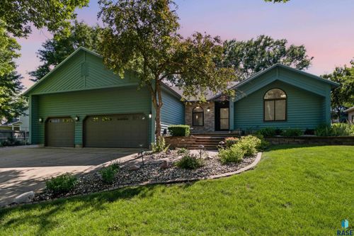 4517 S River Oaks Dr, Sioux Falls, SD, 57105-7036 | Card Image