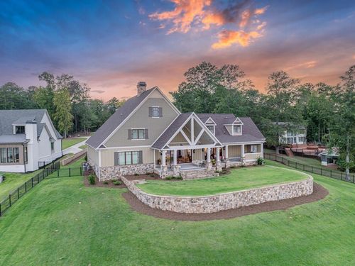205 Lakecrest Dr Ne, Milledgeville, GA, 31061-8244 | Card Image