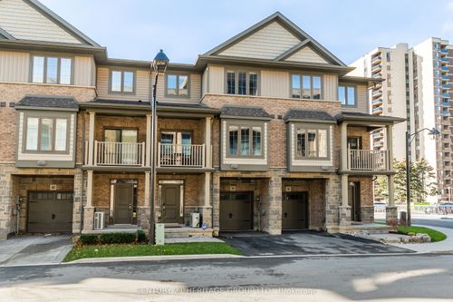 38 Southshore Cres, Stoney Creek, ON, L8E0J3 | Card Image