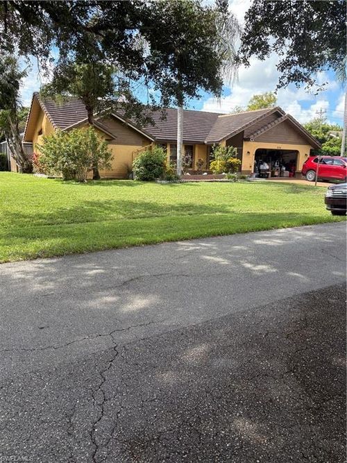 688 Morningmist Ln, LEHIGH ACRES, FL, 33974-5967 | Card Image