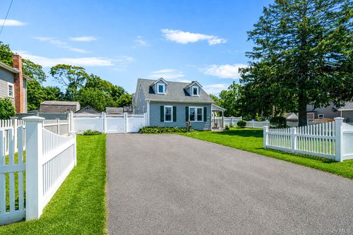 89 Avery Ave, Patchogue, NY, 11772-2903 | Card Image