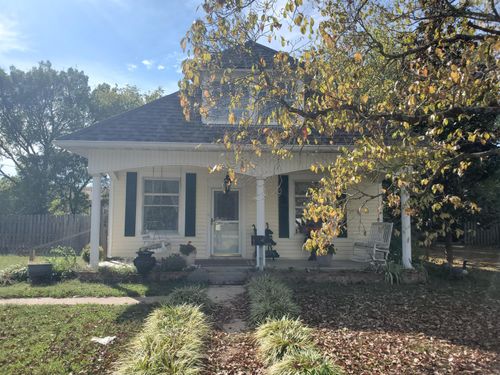 901 Augusta Street Street, Houston, MO, 65483 | Card Image