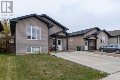 2204 46 Ave, House other with 5 bedrooms, 3 bathrooms and 2 parking in Lloydminster SK | Image 3