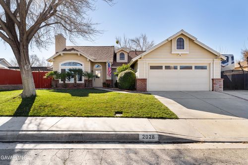 2028 W Avenue K10, Lancaster, CA, 93536-4607 | Card Image