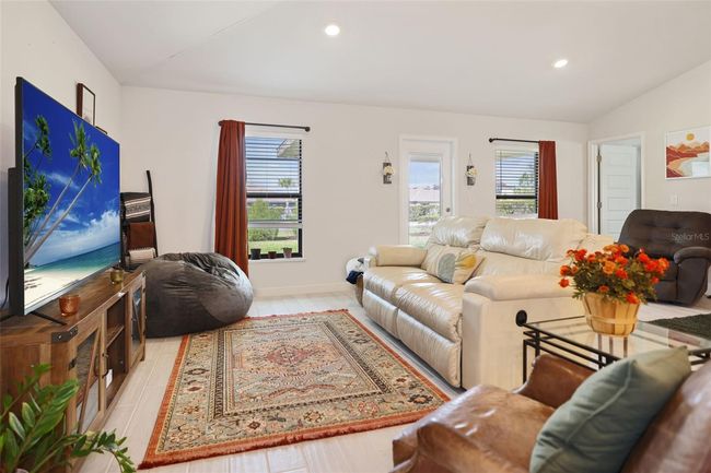 6127 164 Th Ave E, House other with 3 bedrooms, 2 bathrooms and null parking in Parrish FL | Image 6