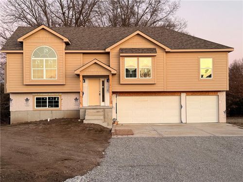 319 Ne 51st Rd, Warrensburg, MO, 64093-7490 | Card Image