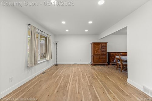 8834 Dublin Way, Sterling Heights, MI, 48314-2413 | Card Image
