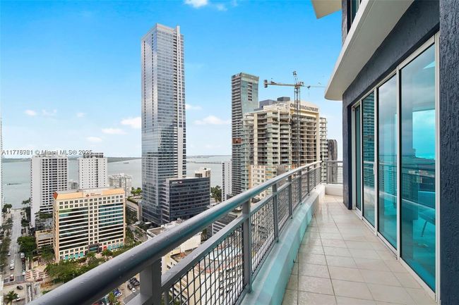 APT-2600 - 60 Sw 13 Th St, Condo with 3 bedrooms, 4 bathrooms and null parking in Miami FL | Image 4