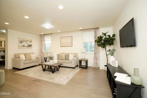 205-385 S Marengo Avenue, Pasadena, CA, 91101 | Card Image