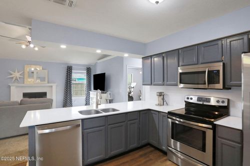 7961 Evening Flower Ln, Jacksonville, FL, 32244-6617 | Card Image