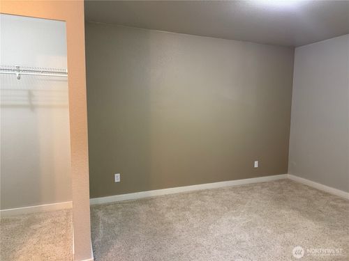 m-240-9805 Avondale Rd Ne, Redmond, WA, 98052-2911 | Card Image