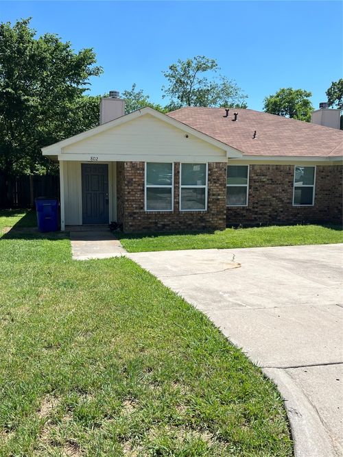 802 Woodland Ct, Kennedale, TX, 76060-5450 | Card Image