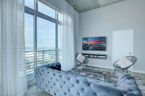 ph-uph01-234 Ne 3rd St, Miami, FL, 33132-2274 | Card Image