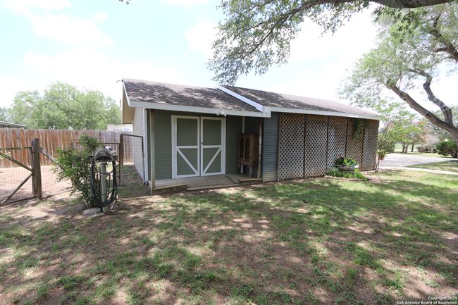 6359 Cooksey Rd, House other with 3 bedrooms, 2 bathrooms and null parking in Adkins TX | Image 47