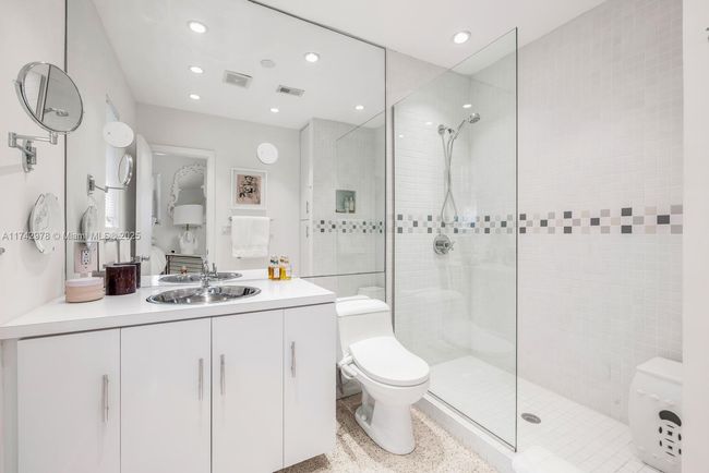 700 Ne 155 Th St, House other with 3 bedrooms, 2 bathrooms and null parking in Miami FL | Image 16