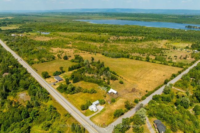 2106 Dunrobin Rd, House other with 3 bedrooms, 2 bathrooms and 8 parking in Dunrobin ON | Image 37