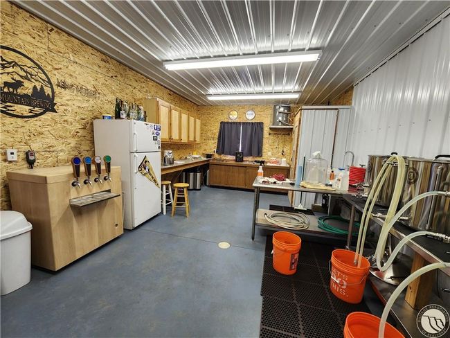 Hobby room with bathroom | Image 5