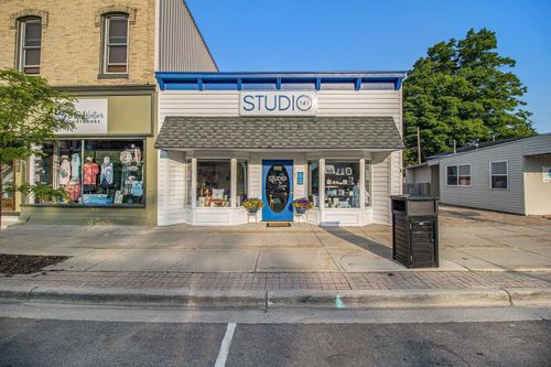 161 S Hancock St, Pentwater, MI, 49449-8931 | Card Image