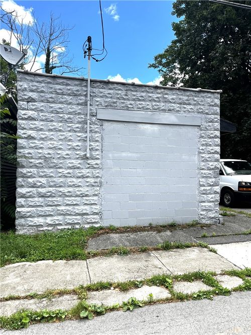 16 Leavenworth Street, Rochester, NY, 14613 | Card Image