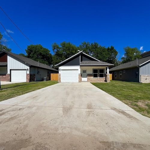 823 Edgar St, Greenville, TX, 75401-2422 | Card Image