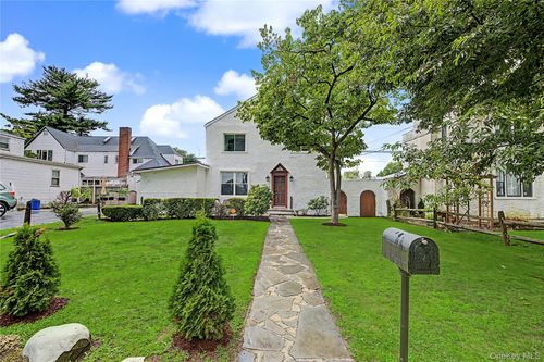 25 Longmeadow Rd, Yonkers, NY, 10704-3813 | Card Image