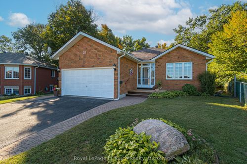28 Charles St, Penetanguishene, ON, L9M2G6 | Card Image