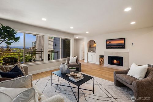 unit-206-200 James St, Edmonds, WA, 98020-3573 | Card Image