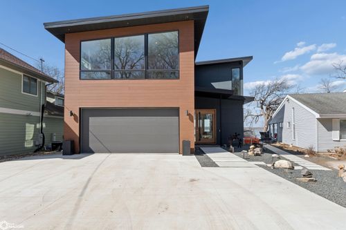 15476 Dodge Ave, Clear Lake, IA, 50428-8774 | Card Image