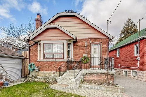 84 Kings Park Blvd, East York, ON, M4J2C3 | Card Image