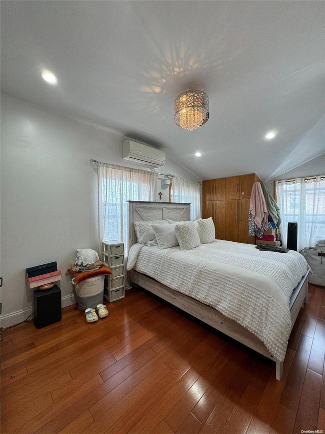 1303 128 Th St, Home with 6 bedrooms, 4 bathrooms and null parking in College Point NY | Image 6
