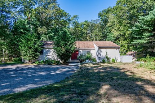 686 Gardner Rd, Exeter, RI, 02822-2501 | Card Image