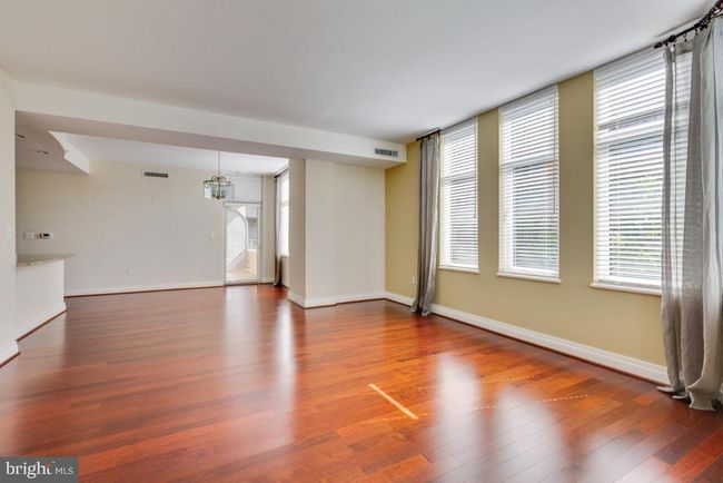 APT-217 - 8220 Crestwood Heights Dr, Condo with 2 bedrooms, 2 bathrooms and null parking in MCLEAN VA | Image 10