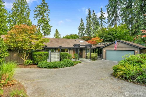 17004 37th Ave Ne, Lake Forest Park, WA, 98155-5427 | Card Image