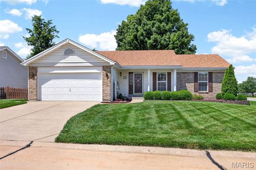 303 Harper Ct, Saint Peters, MO, 63376-7592 | Card Image