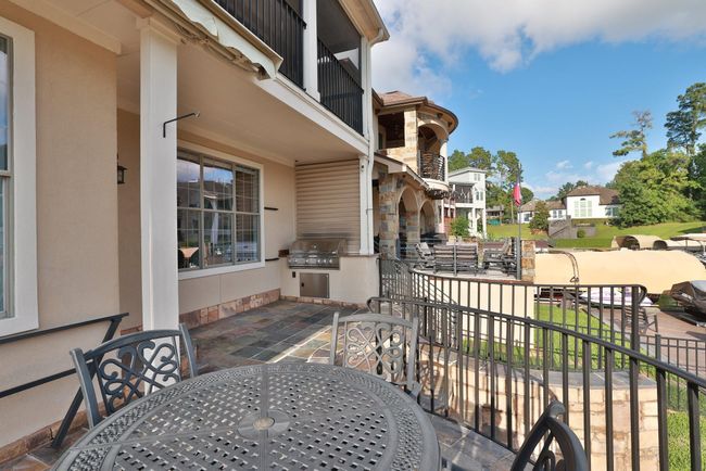 Enough room for a table to sit outside and enjoy the views while you eat | Image 38