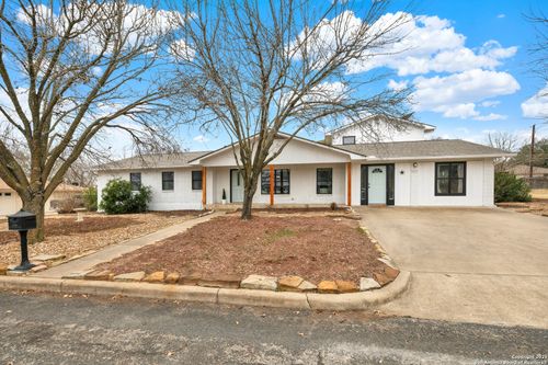 217 W Driftwood Dr, Fredericksburg, TX, 78624-2945 | Card Image